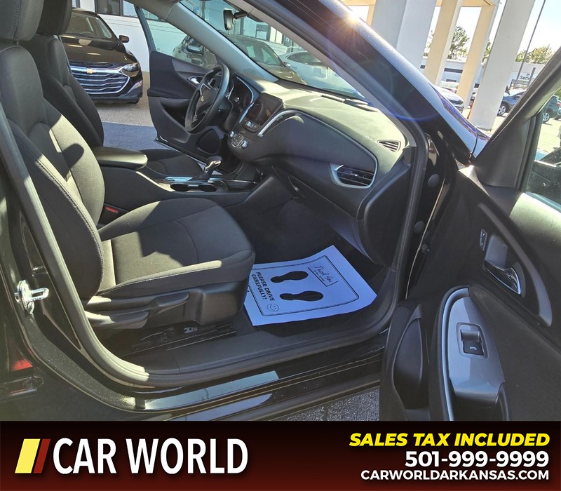 Chevrolet Malibu Vehicle Full-screen Gallery Image 11