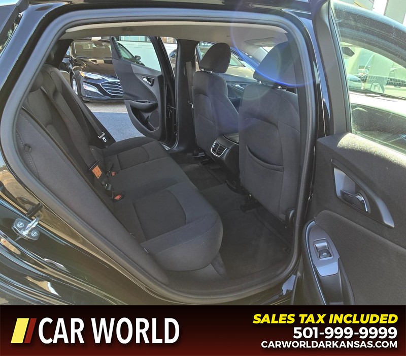 Chevrolet Malibu Vehicle Full-screen Gallery Image 12