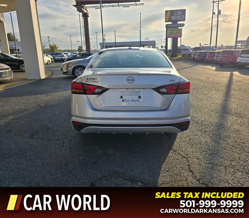 Nissan Altima Vehicle Full-screen Gallery Image 5