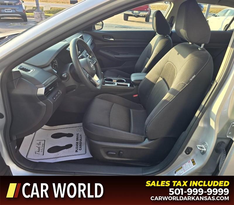 Nissan Altima Vehicle Full-screen Gallery Image 8