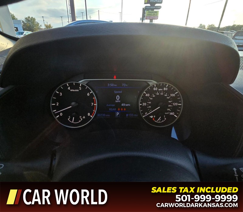 Nissan Altima Vehicle Full-screen Gallery Image 17