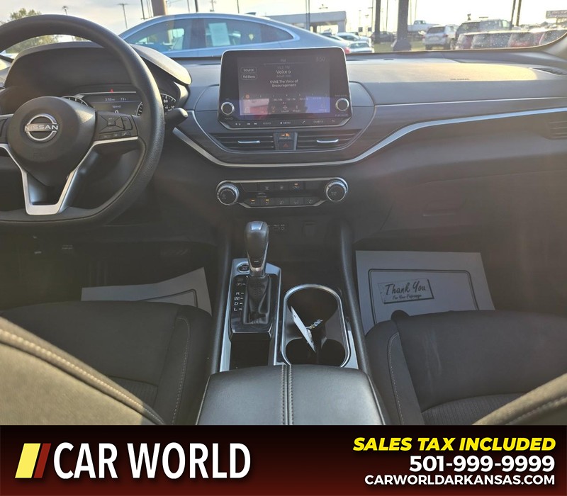Nissan Altima Vehicle Full-screen Gallery Image 18