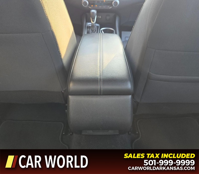 Nissan Altima Vehicle Full-screen Gallery Image 19