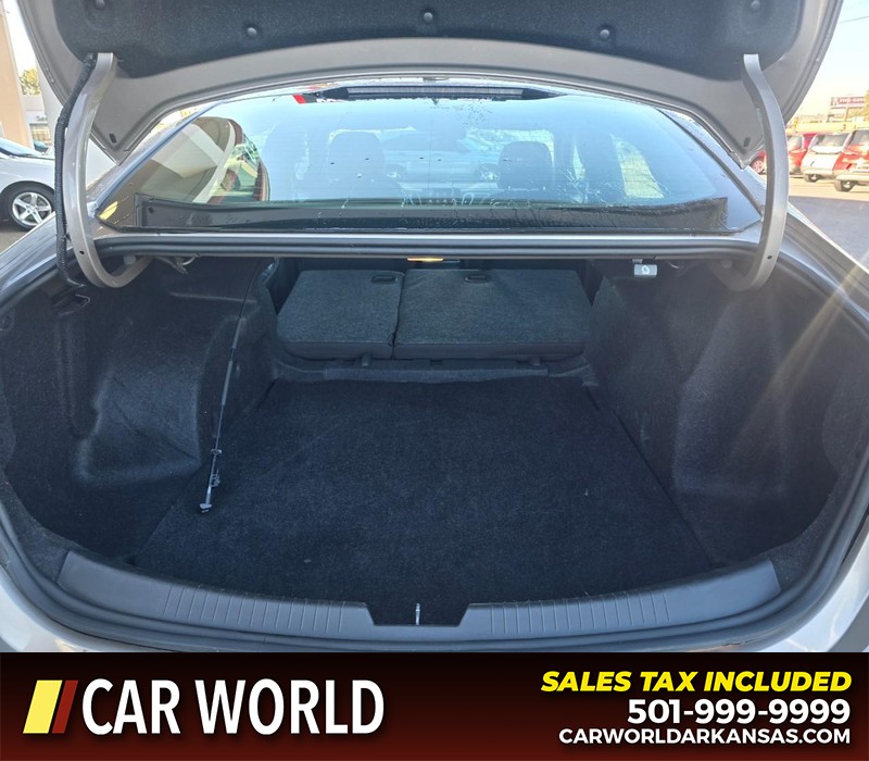 Chevrolet Malibu Vehicle Full-screen Gallery Image 14