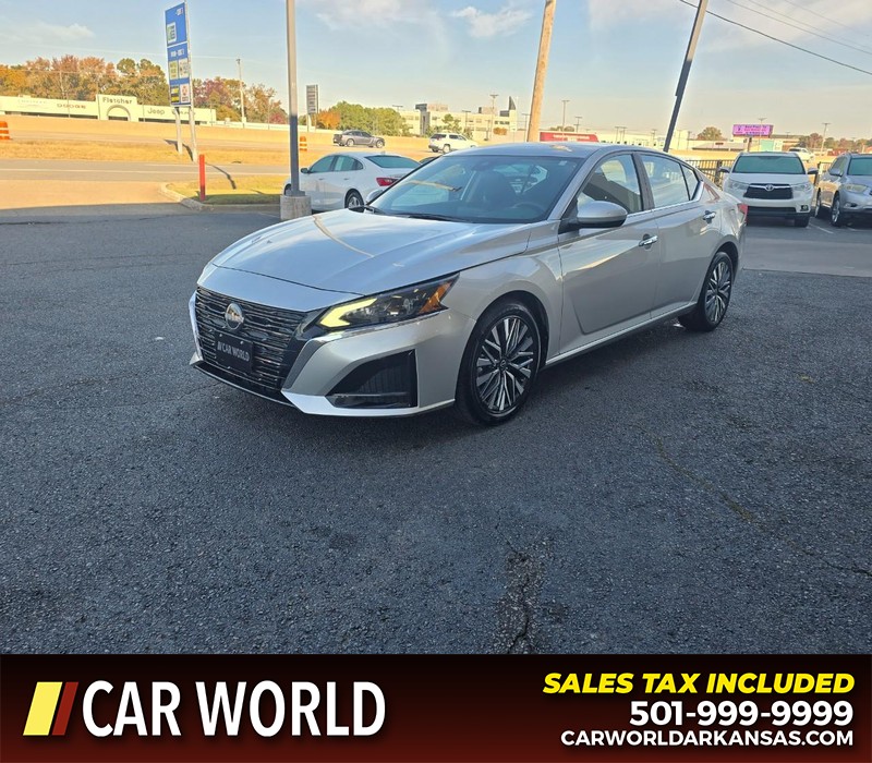 Nissan Altima Vehicle Full-screen Gallery Image 3