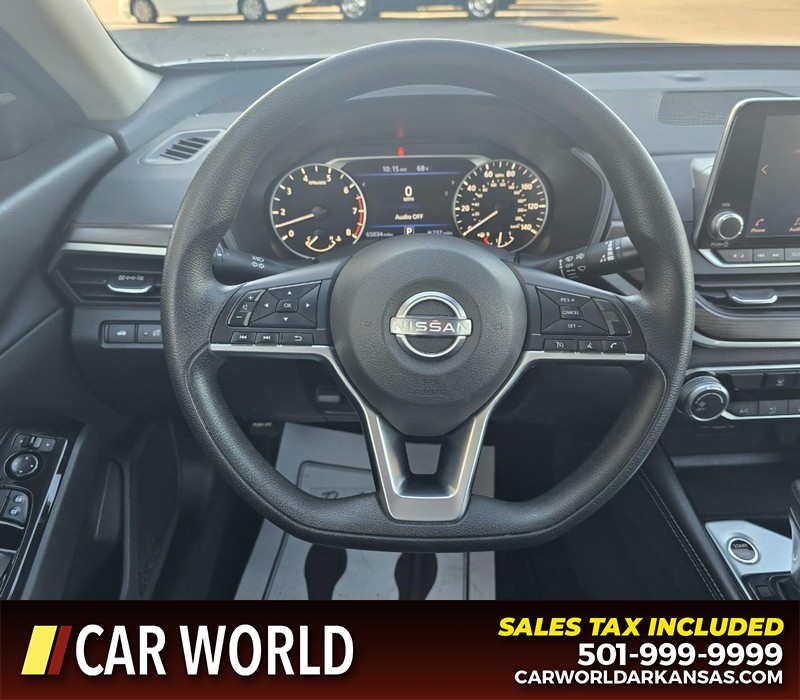 Nissan Altima Vehicle Full-screen Gallery Image 15