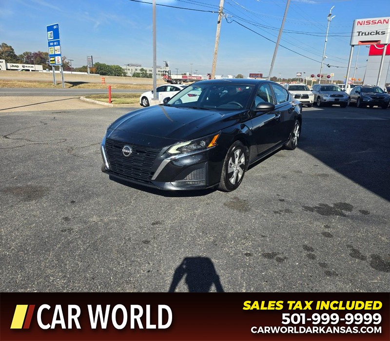 Nissan Altima Vehicle Full-screen Gallery Image 4