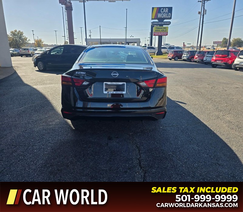 Nissan Altima Vehicle Full-screen Gallery Image 5