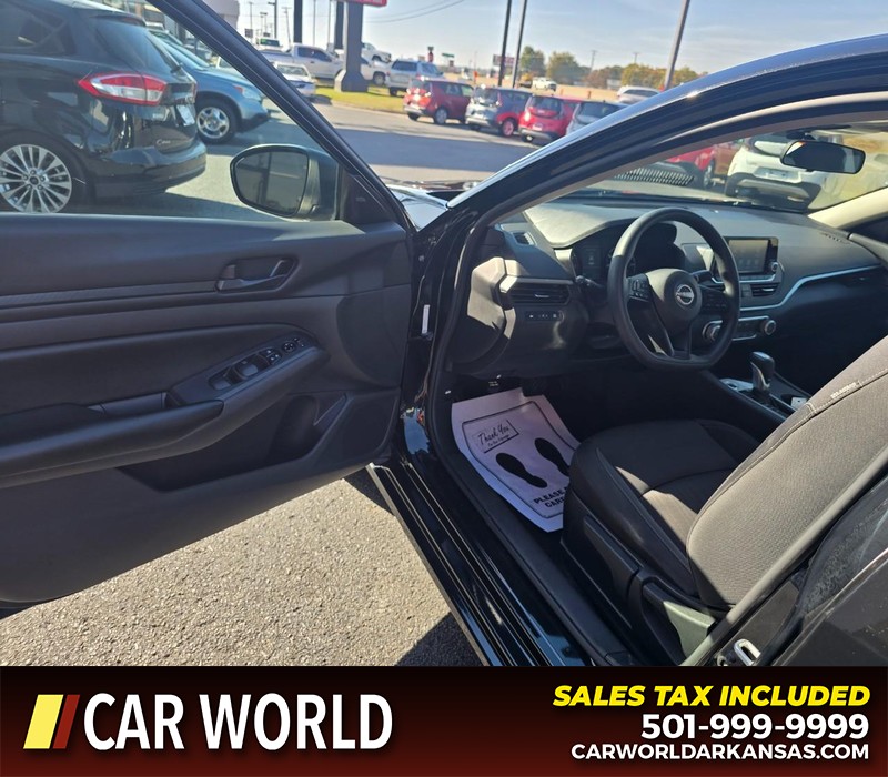 Nissan Altima Vehicle Full-screen Gallery Image 7