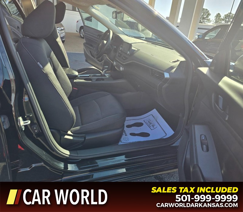 Nissan Altima Vehicle Full-screen Gallery Image 11