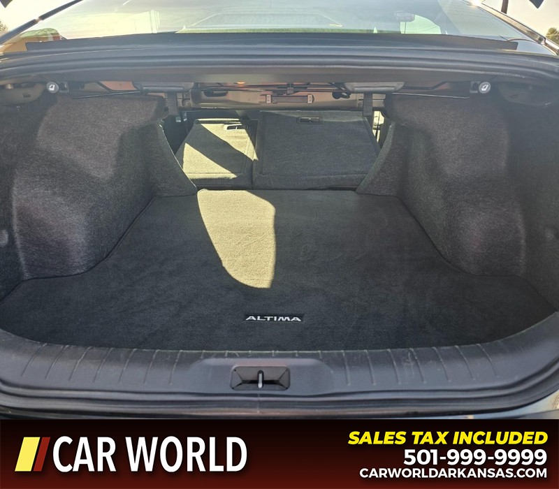 Nissan Altima Vehicle Full-screen Gallery Image 14