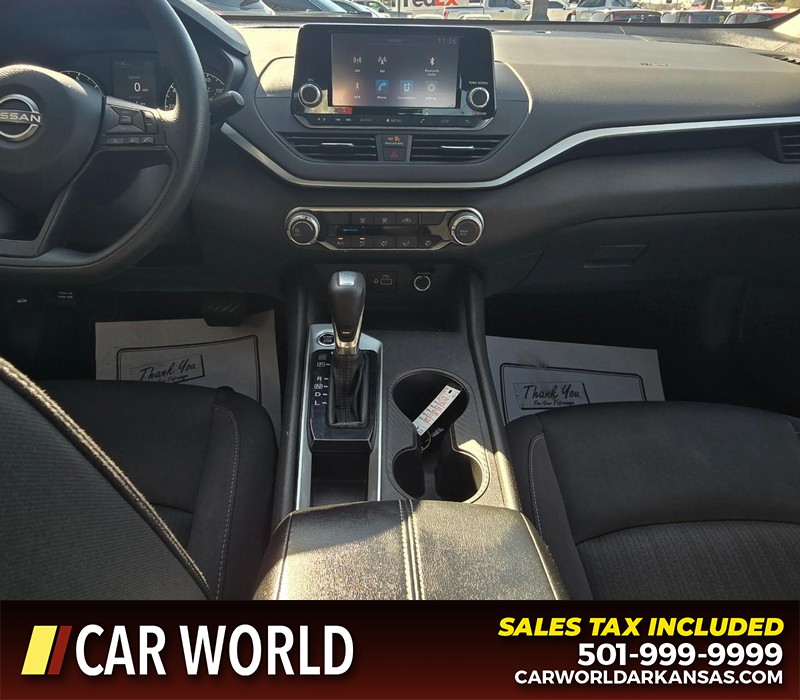 Nissan Altima Vehicle Full-screen Gallery Image 18