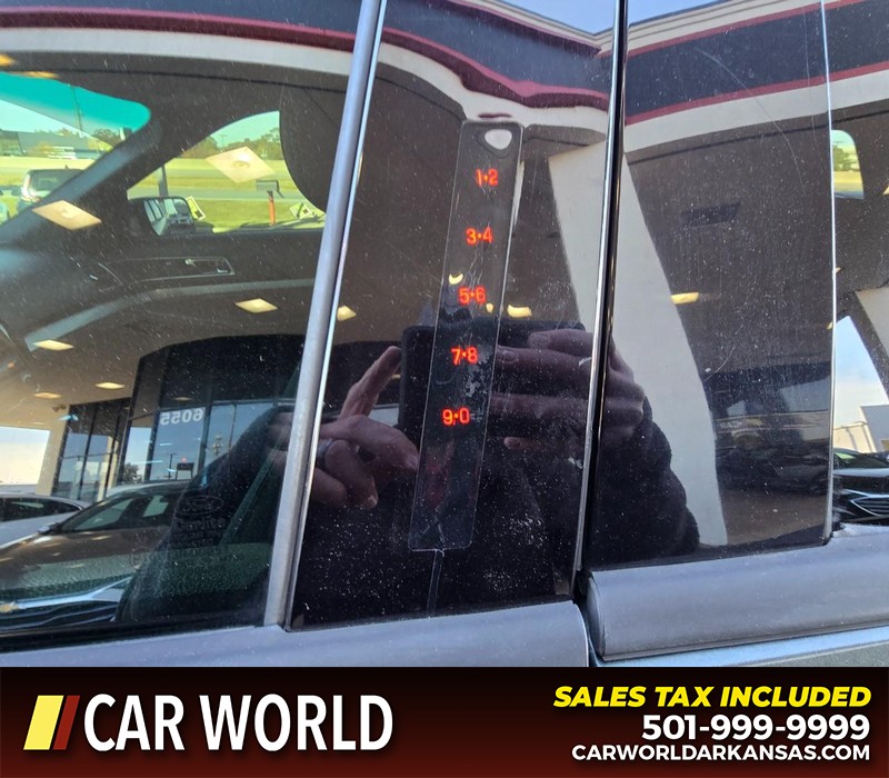 Ford Explorer Vehicle Full-screen Gallery Image 5