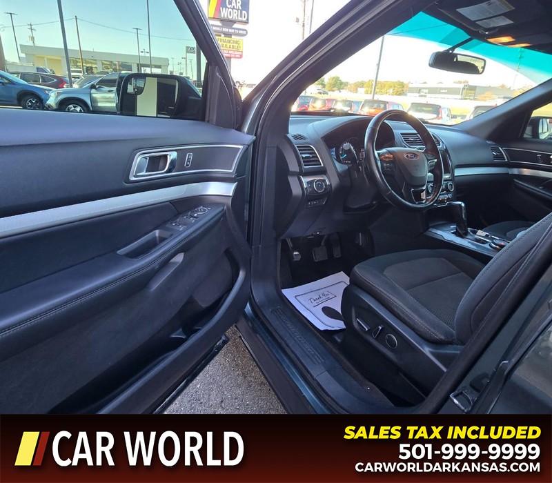 Ford Explorer Vehicle Full-screen Gallery Image 8