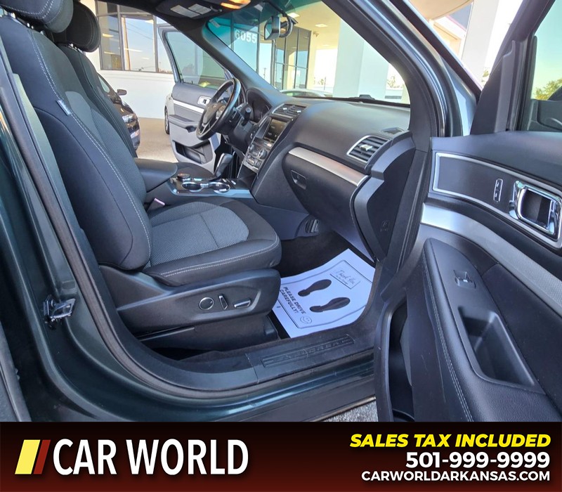 Ford Explorer Vehicle Full-screen Gallery Image 13