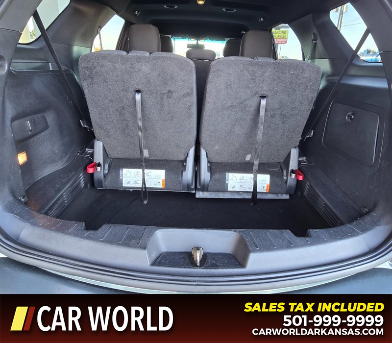 Ford Explorer Vehicle Full-screen Gallery Image 16