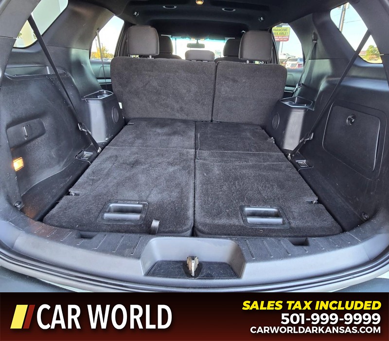 Ford Explorer Vehicle Full-screen Gallery Image 17