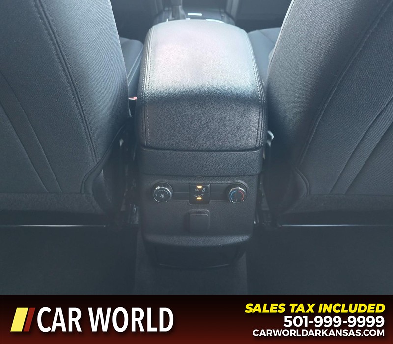 Ford Explorer Vehicle Full-screen Gallery Image 23