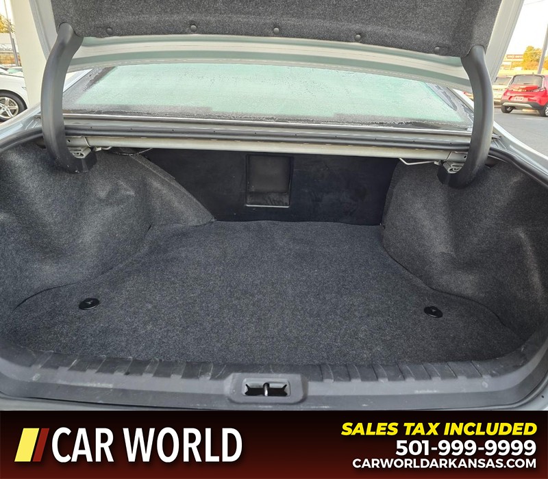 Buick Lucerne Vehicle Full-screen Gallery Image 13