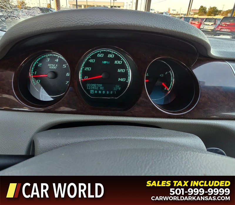 Buick Lucerne Vehicle Full-screen Gallery Image 16