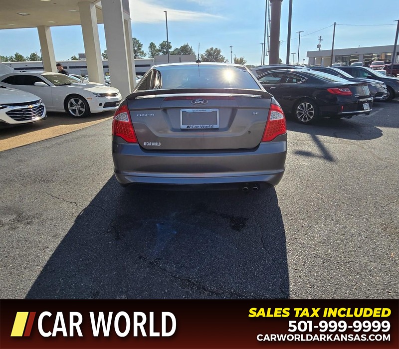 Ford Fusion Vehicle Full-screen Gallery Image 5