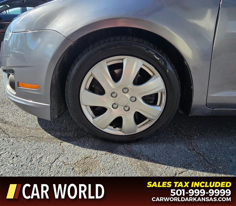 Ford Fusion Vehicle Full-screen Gallery Image 6