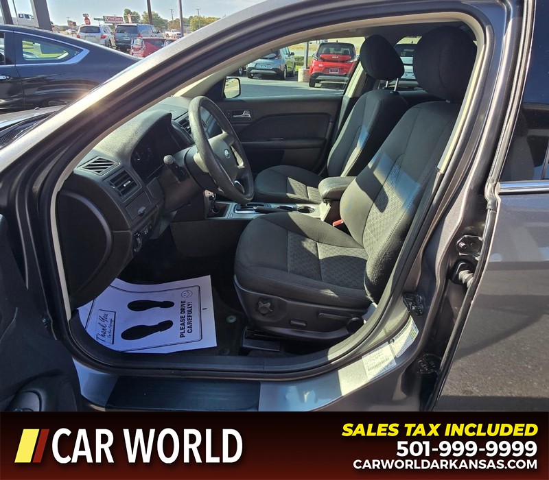 Ford Fusion Vehicle Full-screen Gallery Image 8