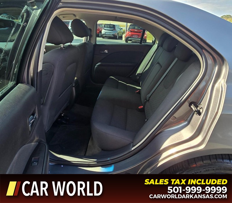 Ford Fusion Vehicle Full-screen Gallery Image 10