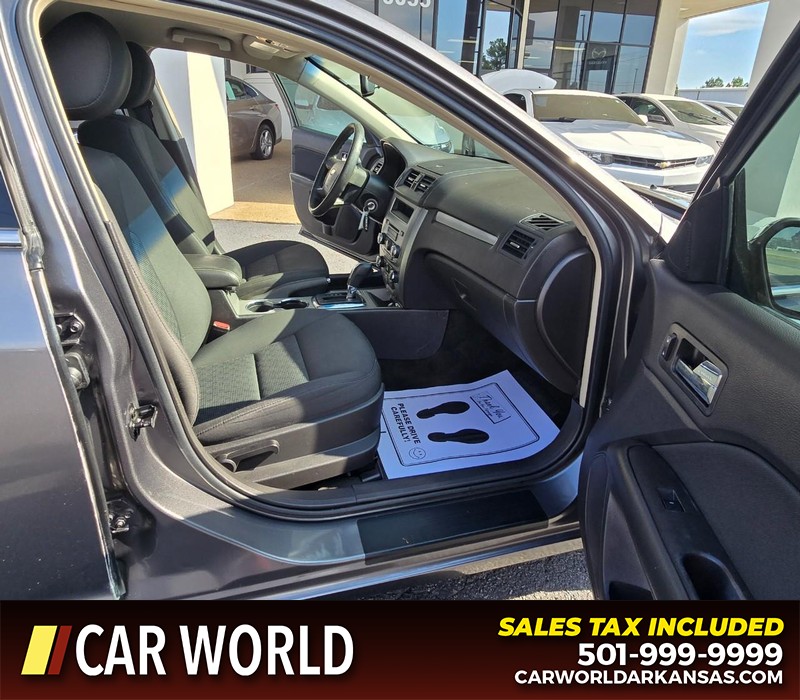 Ford Fusion Vehicle Full-screen Gallery Image 11