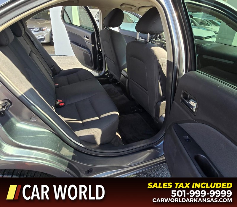 Ford Fusion Vehicle Full-screen Gallery Image 12