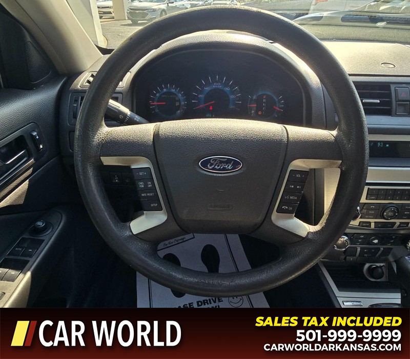 Ford Fusion Vehicle Full-screen Gallery Image 15