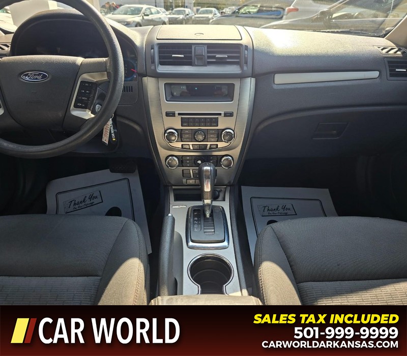 Ford Fusion Vehicle Full-screen Gallery Image 19