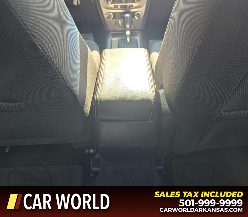 Ford Fusion Vehicle Full-screen Gallery Image 20