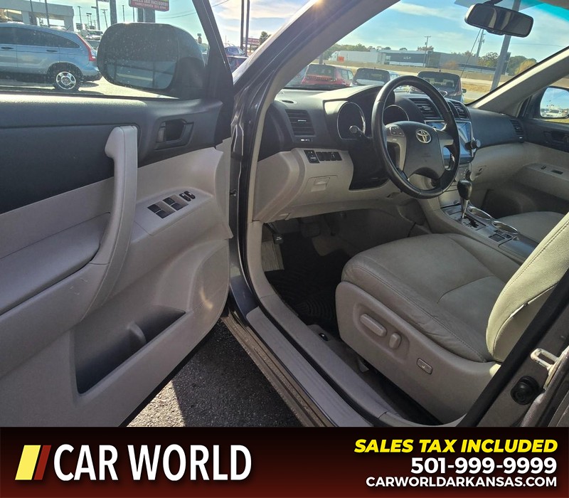 Toyota Highlander Vehicle Full-screen Gallery Image 7