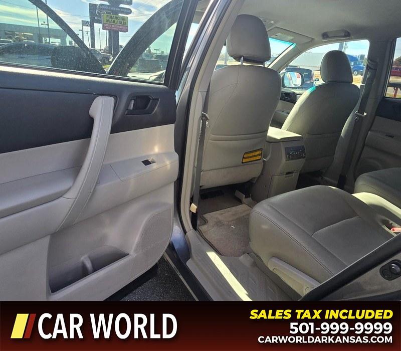 Toyota Highlander Vehicle Full-screen Gallery Image 9