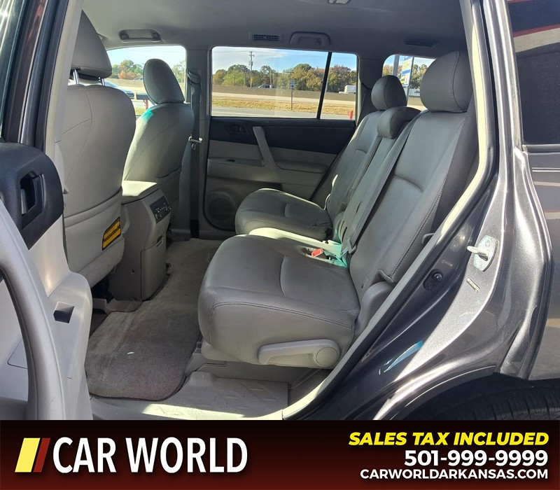 Toyota Highlander Vehicle Full-screen Gallery Image 10