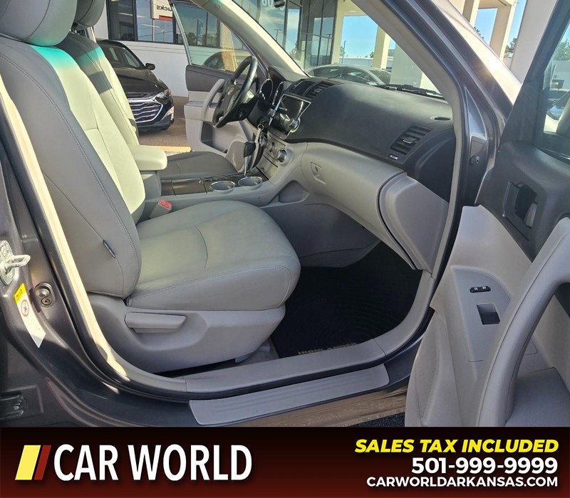 Toyota Highlander Vehicle Full-screen Gallery Image 12