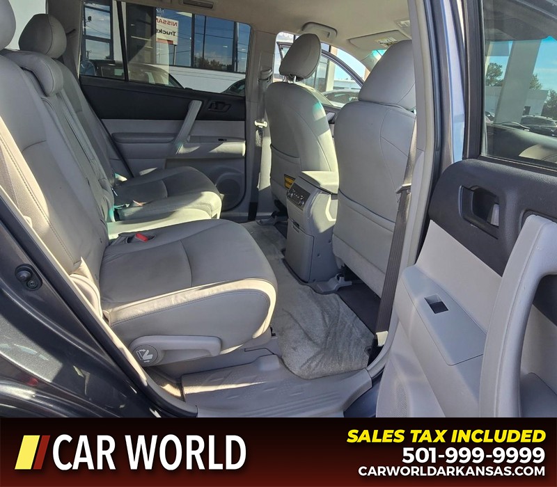 Toyota Highlander Vehicle Full-screen Gallery Image 13