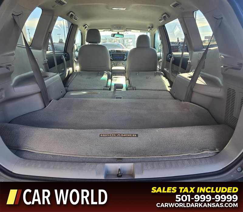 Toyota Highlander Vehicle Full-screen Gallery Image 17