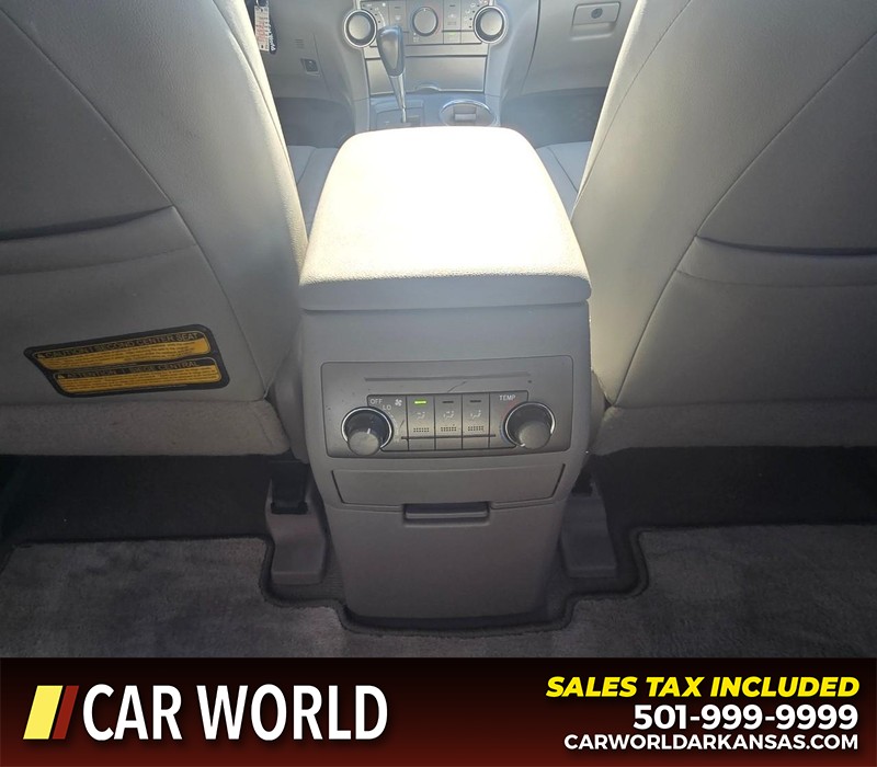 Toyota Highlander Vehicle Full-screen Gallery Image 23