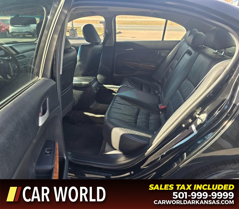Honda Accord Sedan Vehicle Full-screen Gallery Image 10