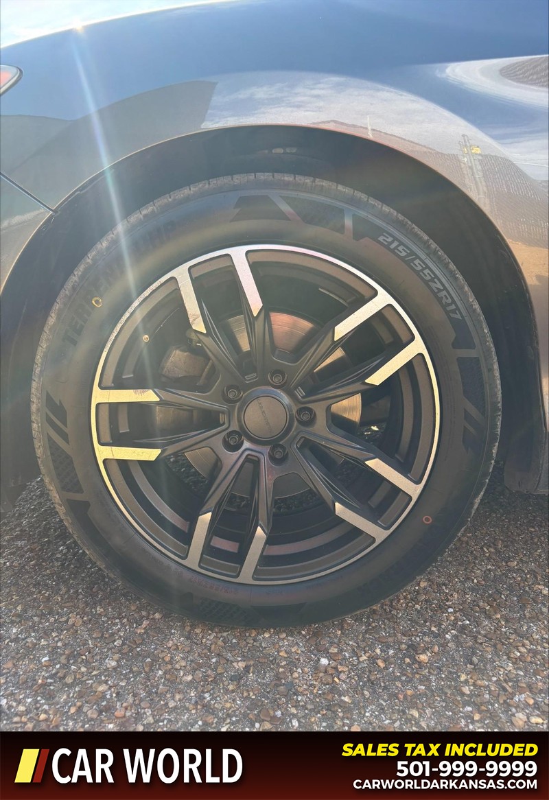 Honda Accord Coupe Vehicle Full-screen Gallery Image 11