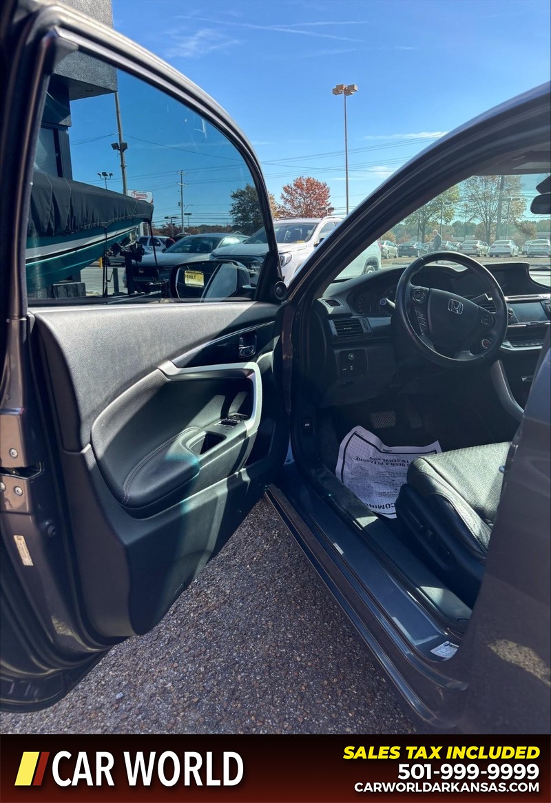 Honda Accord Coupe Vehicle Full-screen Gallery Image 12