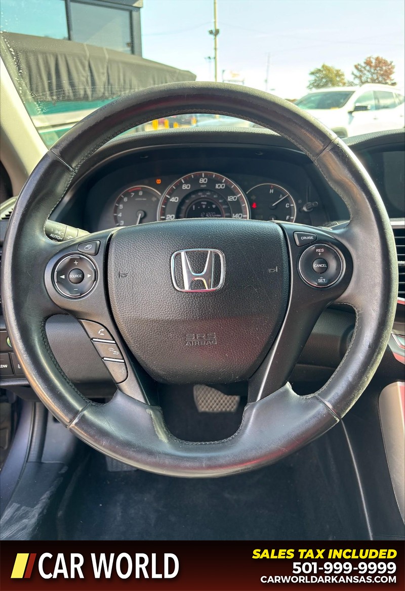 Honda Accord Coupe Vehicle Full-screen Gallery Image 17