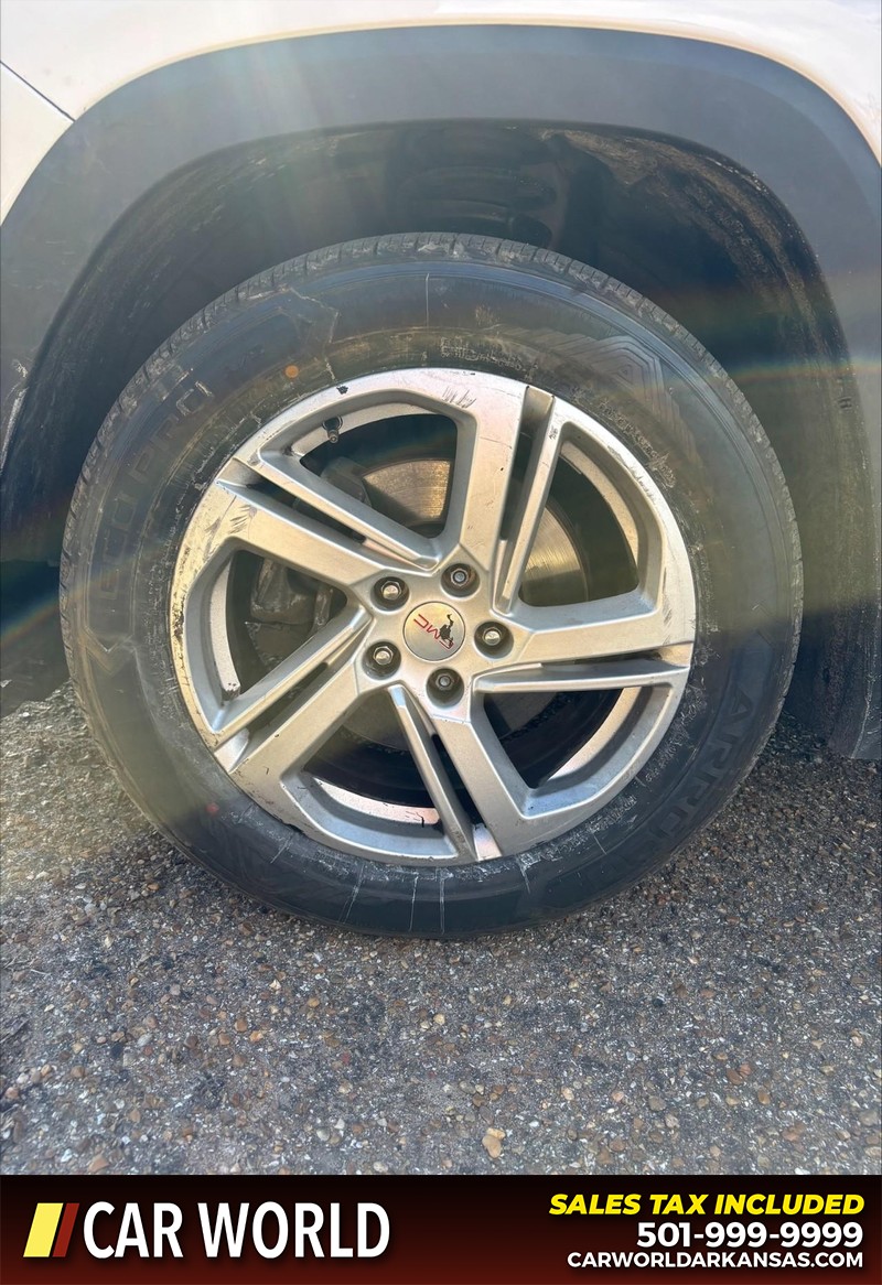 GMC Terrain Vehicle Full-screen Gallery Image 11