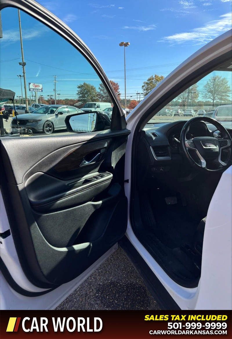 GMC Terrain Vehicle Full-screen Gallery Image 12