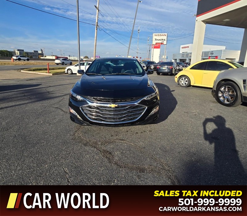 Chevrolet Malibu Vehicle Full-screen Gallery Image 2