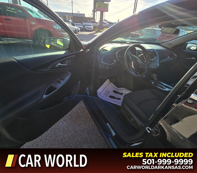 Chevrolet Malibu Vehicle Full-screen Gallery Image 7