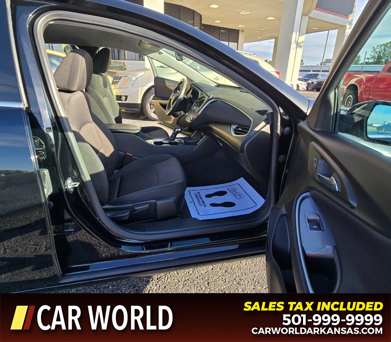 Chevrolet Malibu Vehicle Full-screen Gallery Image 11