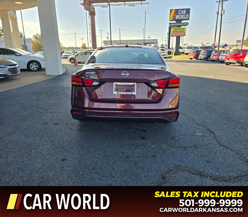 Nissan Altima Vehicle Full-screen Gallery Image 5